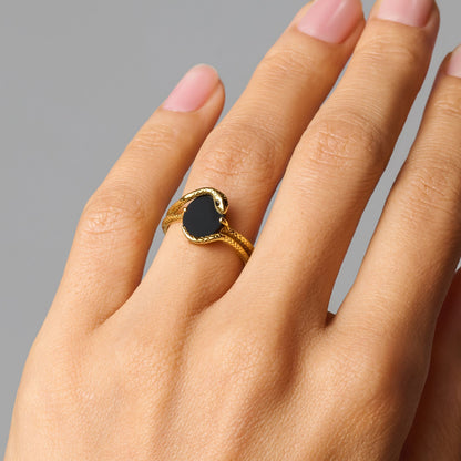 Black Onyx Ring Serpent yellow gold on pomegranate