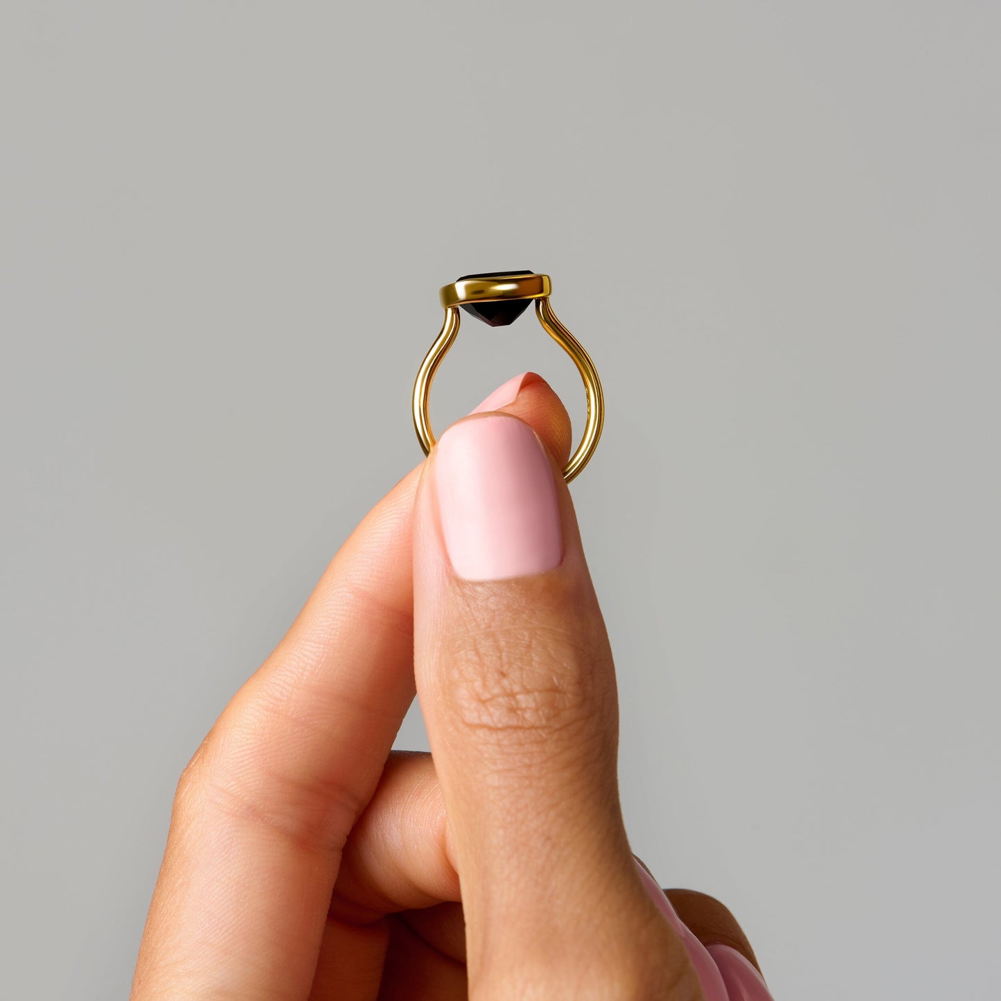 Black Obsidian Ring - Skin-Touch - yellow gold portrait