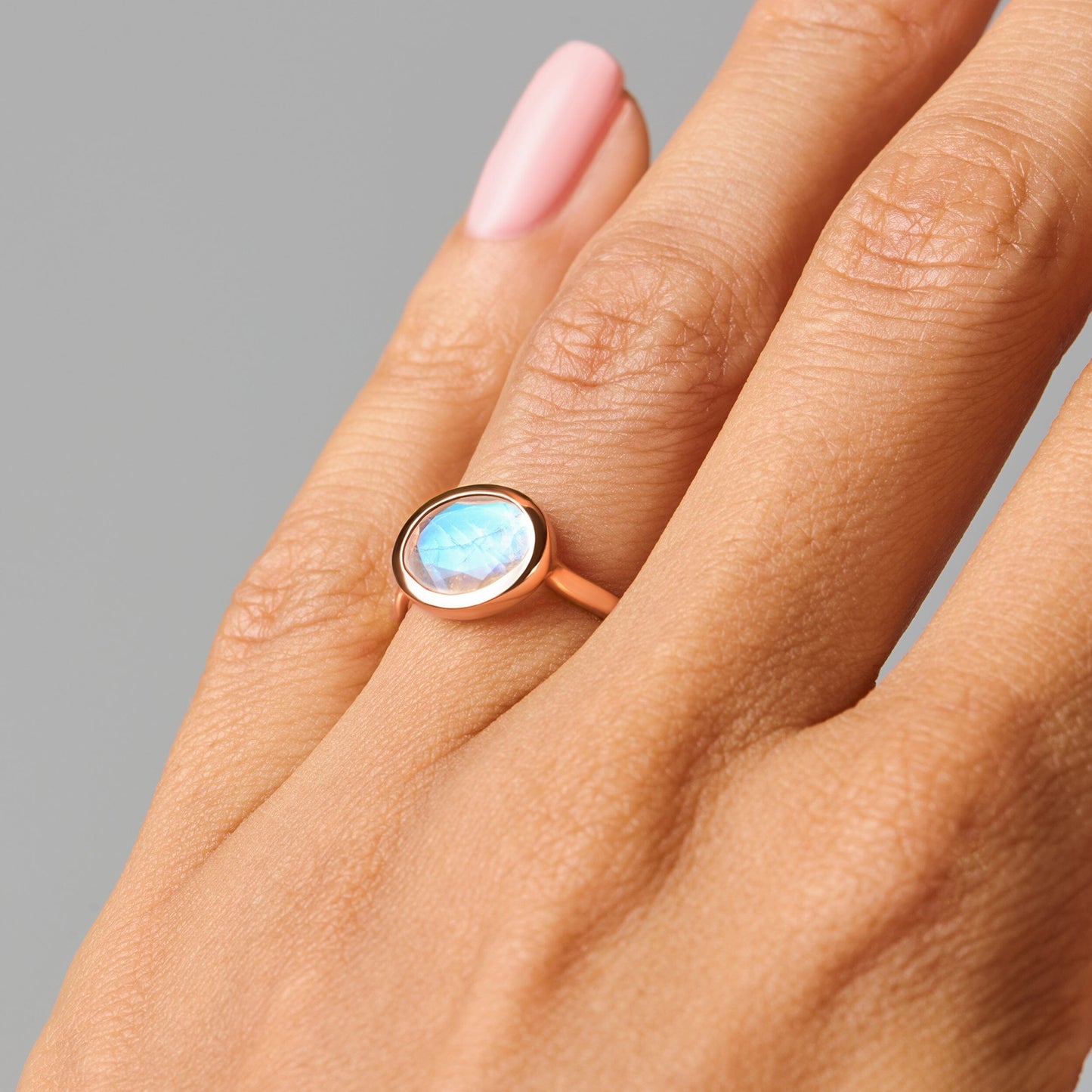 Moonstone Ring - Skin-Touch - on hand 2 RG