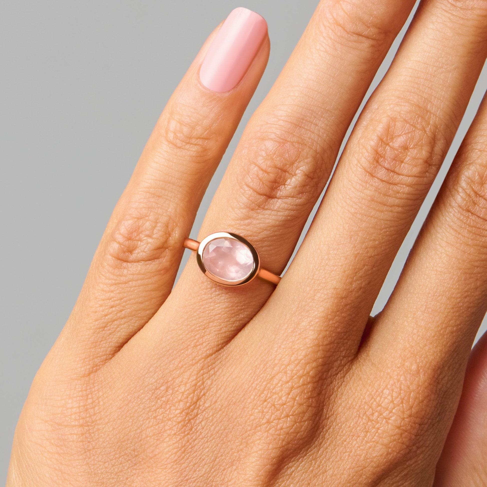 Rose Quartz Ring - Skin-Touch, rose gold on hand