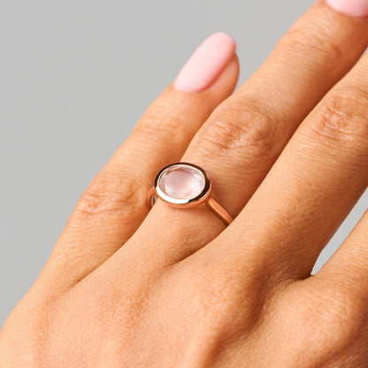 Rose Quartz Ring - Skin-Touch, rose gold lifestyle