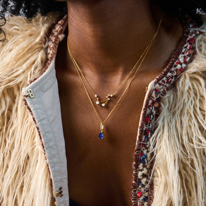 Sway necklace yellow gold styled