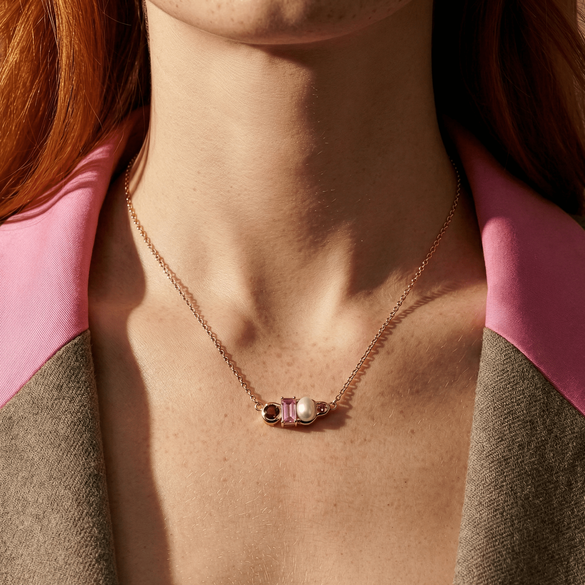 Treasure necklace rose gold on neck