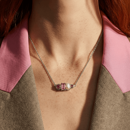 Treasure necklace silver on neck