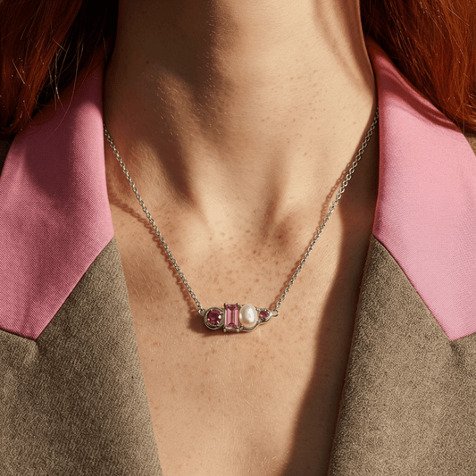 Treasure necklace silver on neck