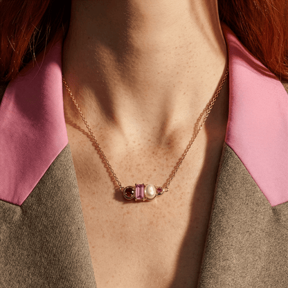 Treasure necklace yellow gold on neck
