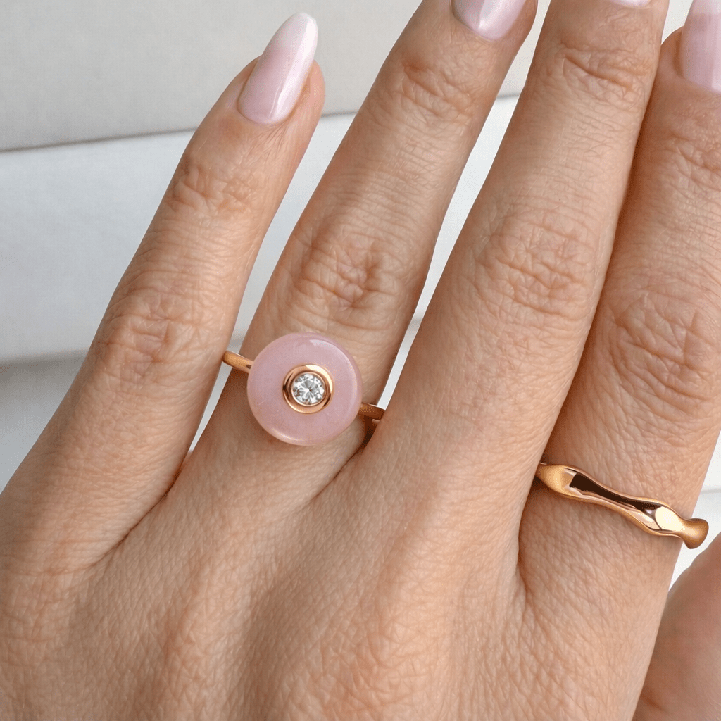 Rose Quartz Fidget Ring - Ora, yellow gold detail