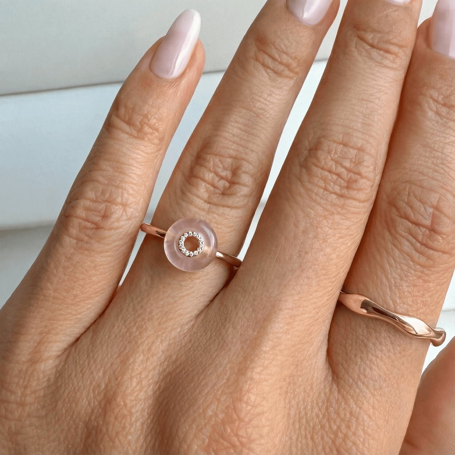 Rose Quartz Fidget Ring - Liora, rose gold detail