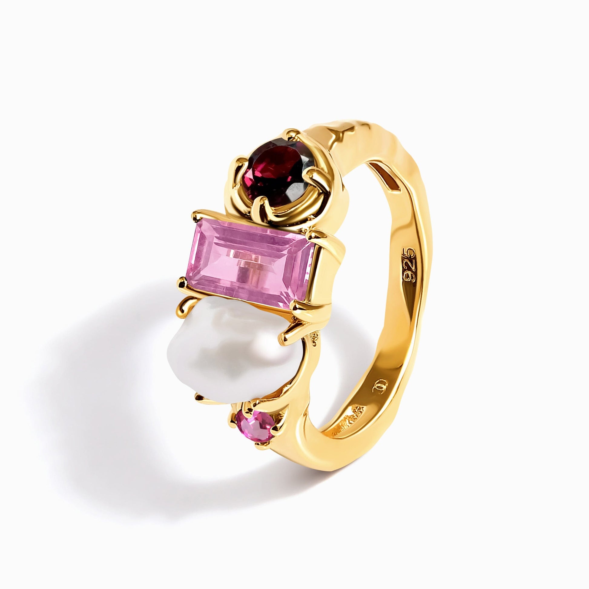 Treasure ring yellow gold profile