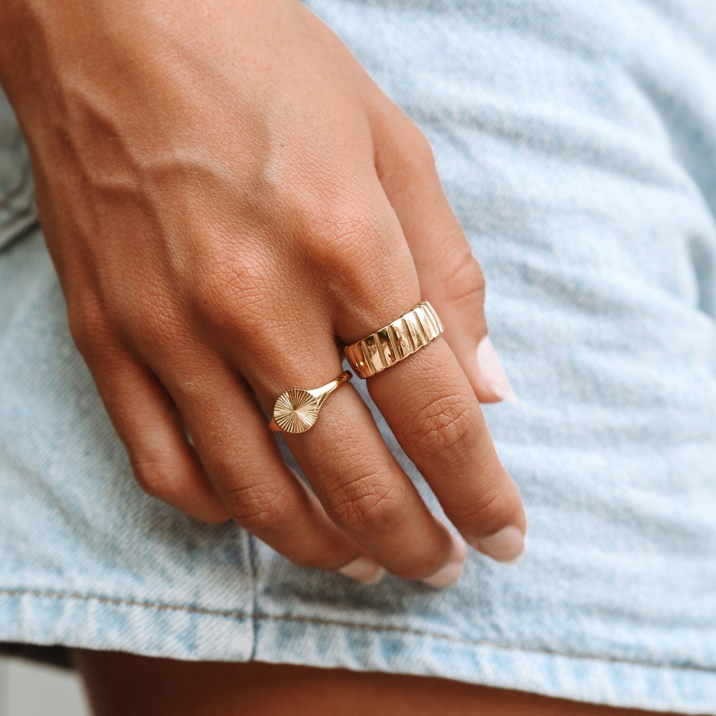 Bold Ring gold on hand