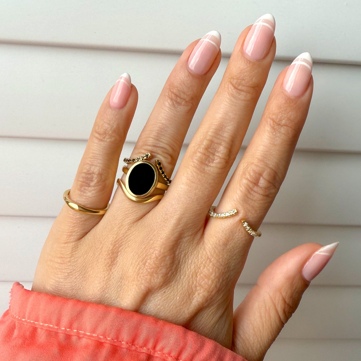 Enfolded Black Onyx & Infinite & Waves Rings - detail yellow gold