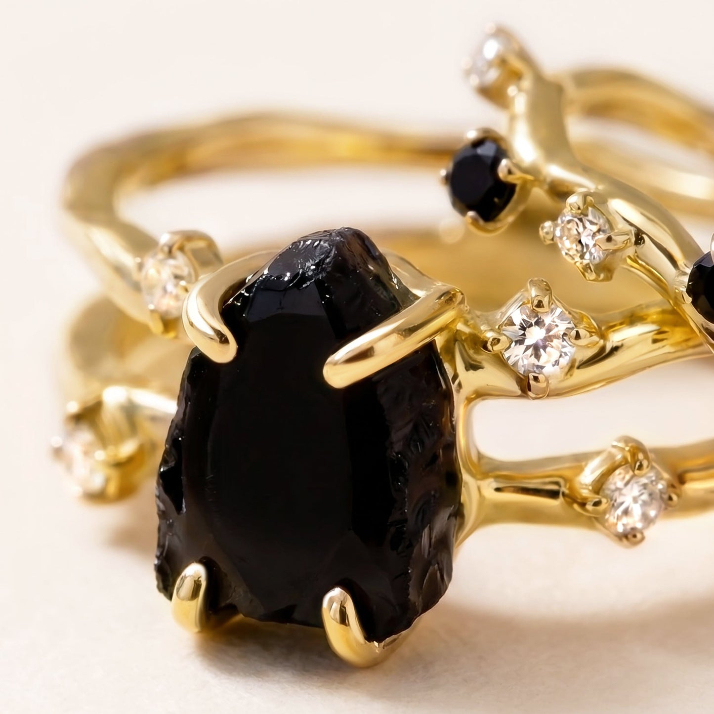 Flow Stardust Waves Rings - yellow gold macro