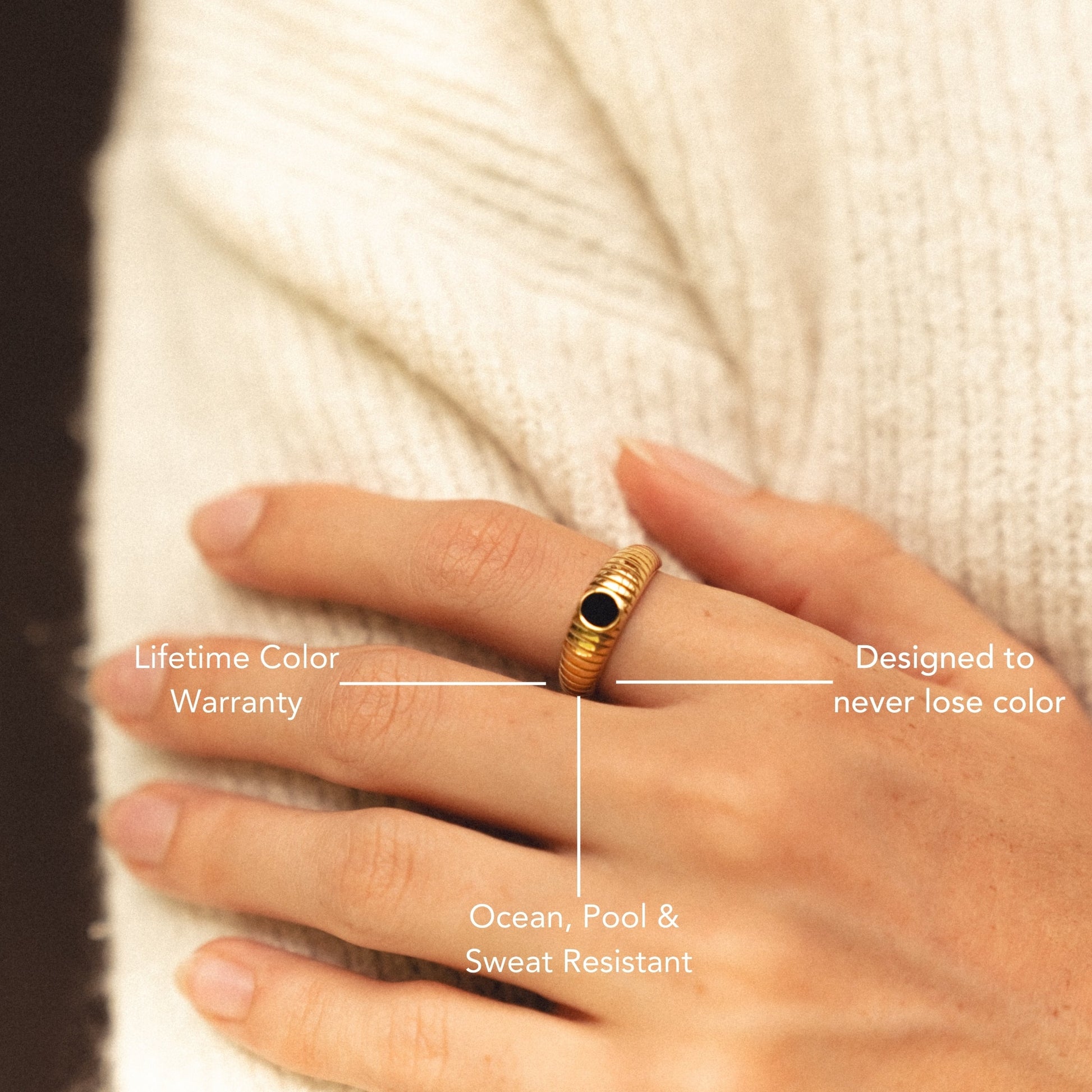 Seseh Onyx Ring gold detail