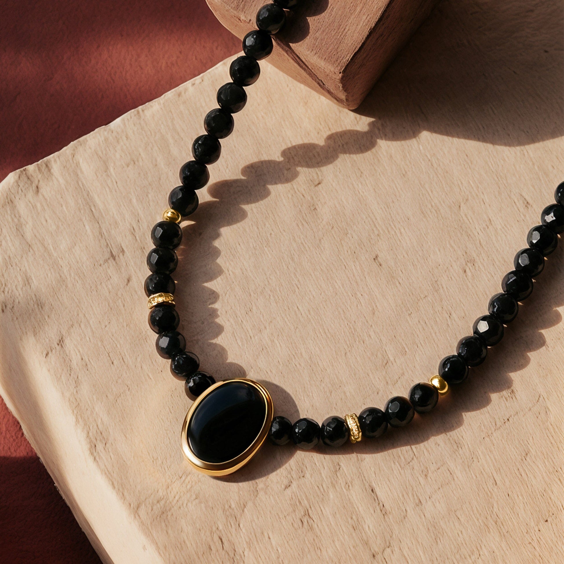 Divina Necklace Enfolded - yellow gold closeup