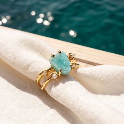 Amazonite Ring Flow - gold stone detail