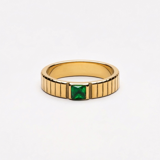 Chunky Emerald Ring - gold detail