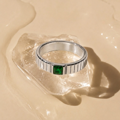 Chunky Emerald Ring - silver detail