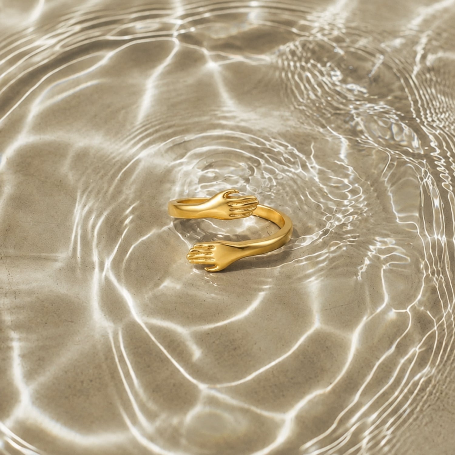 Embrace Ring - hug-ring in water