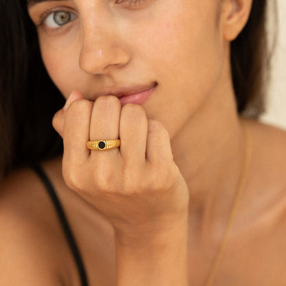Seseh Onyx Ring minimal look