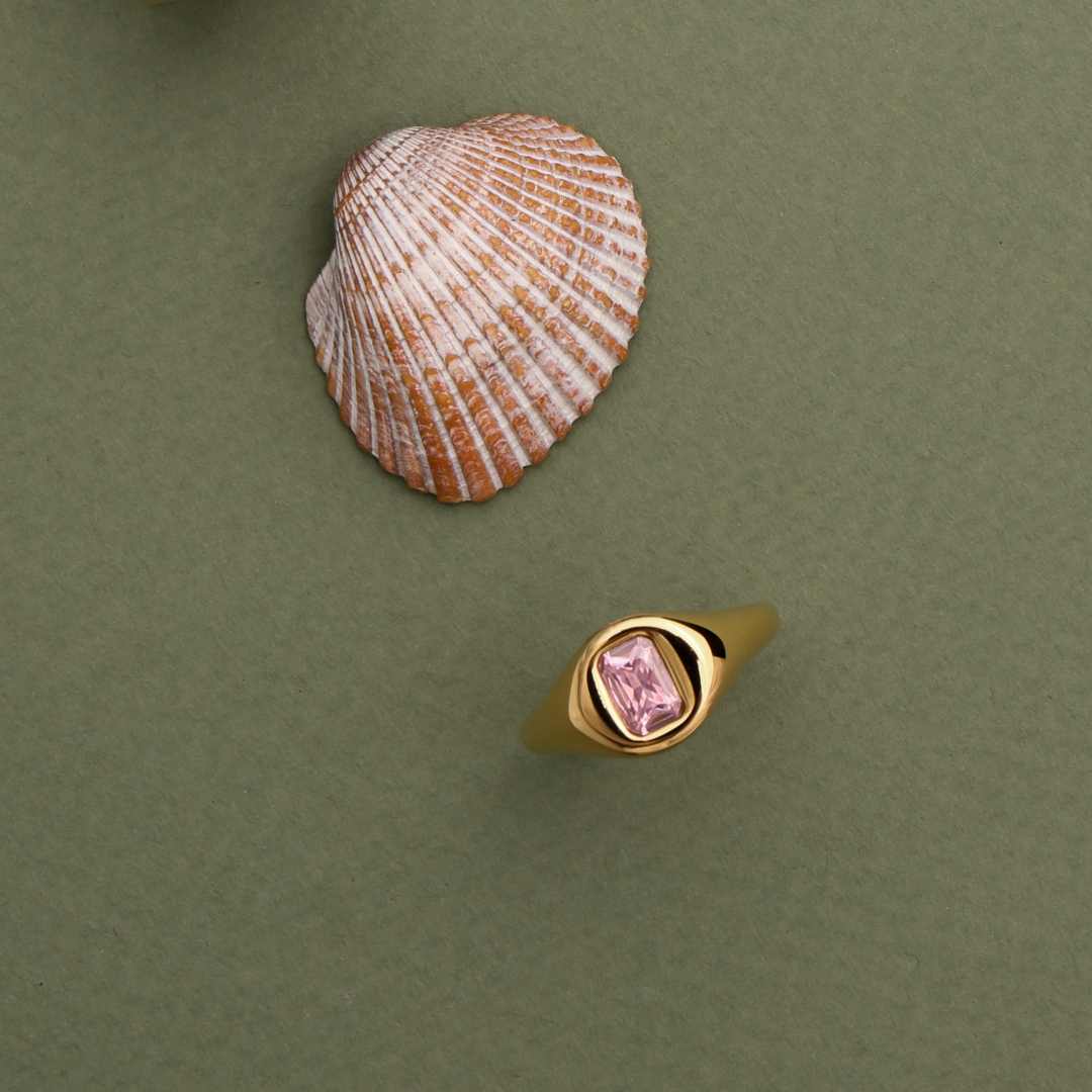 Rosé Ring - on green backdrop