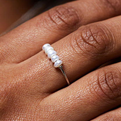 Mini Pearls Ring silver on hand