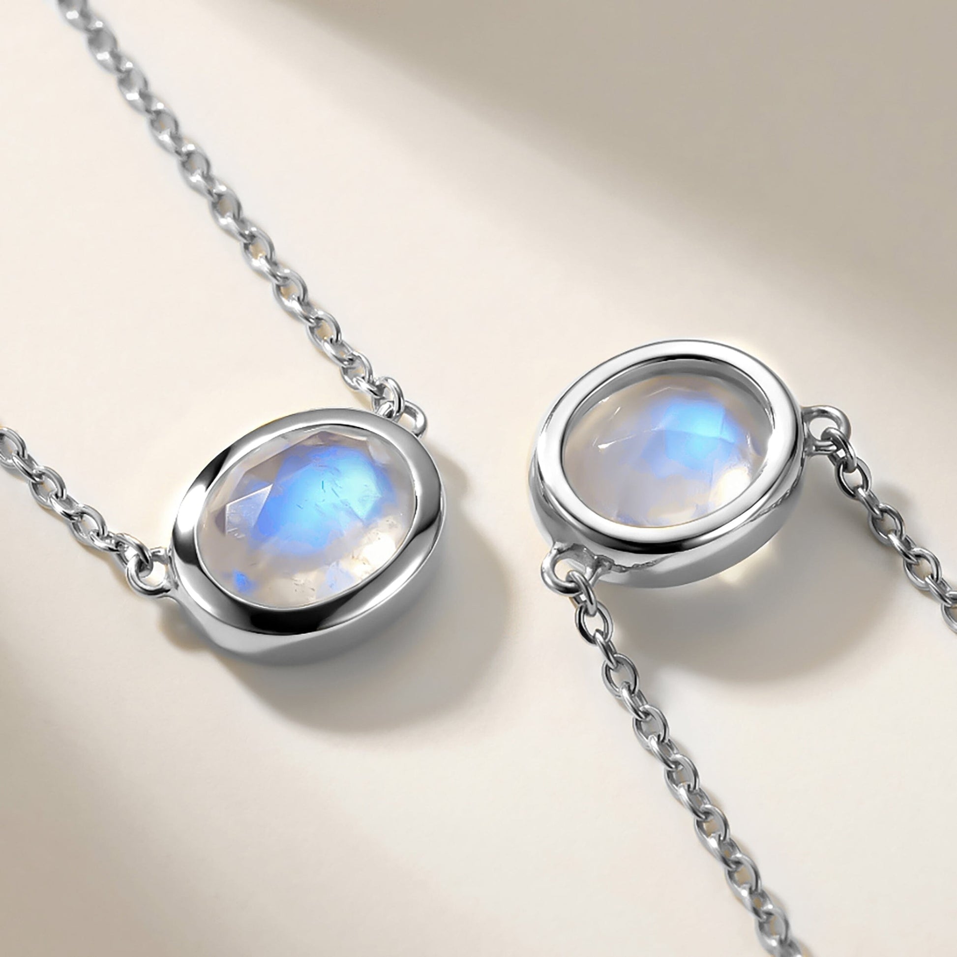 Moonstone Necklace - Skin-Touch - flat lay SIL