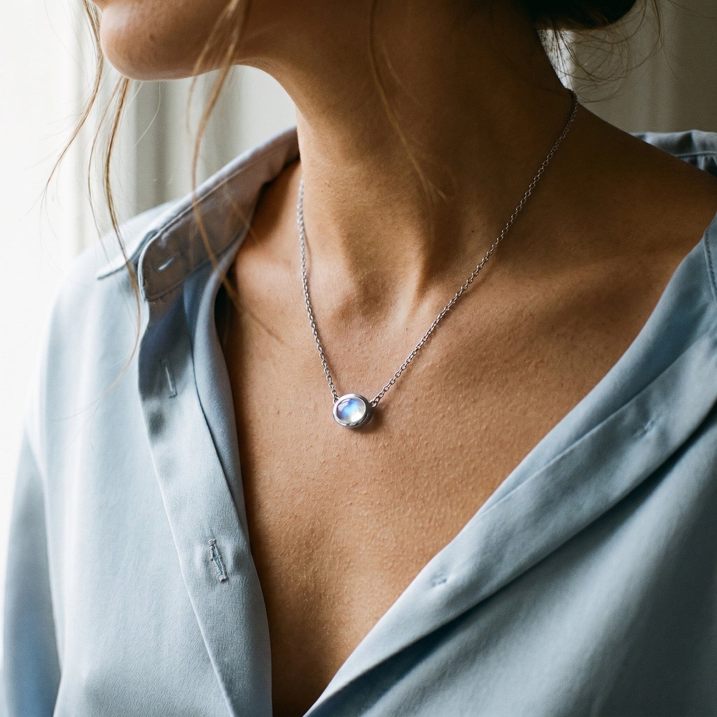Moonstone Necklace - Skin-Touch - on hand SIL