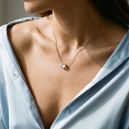 Moonstone Necklace - Skin-Touch - on hand YG
