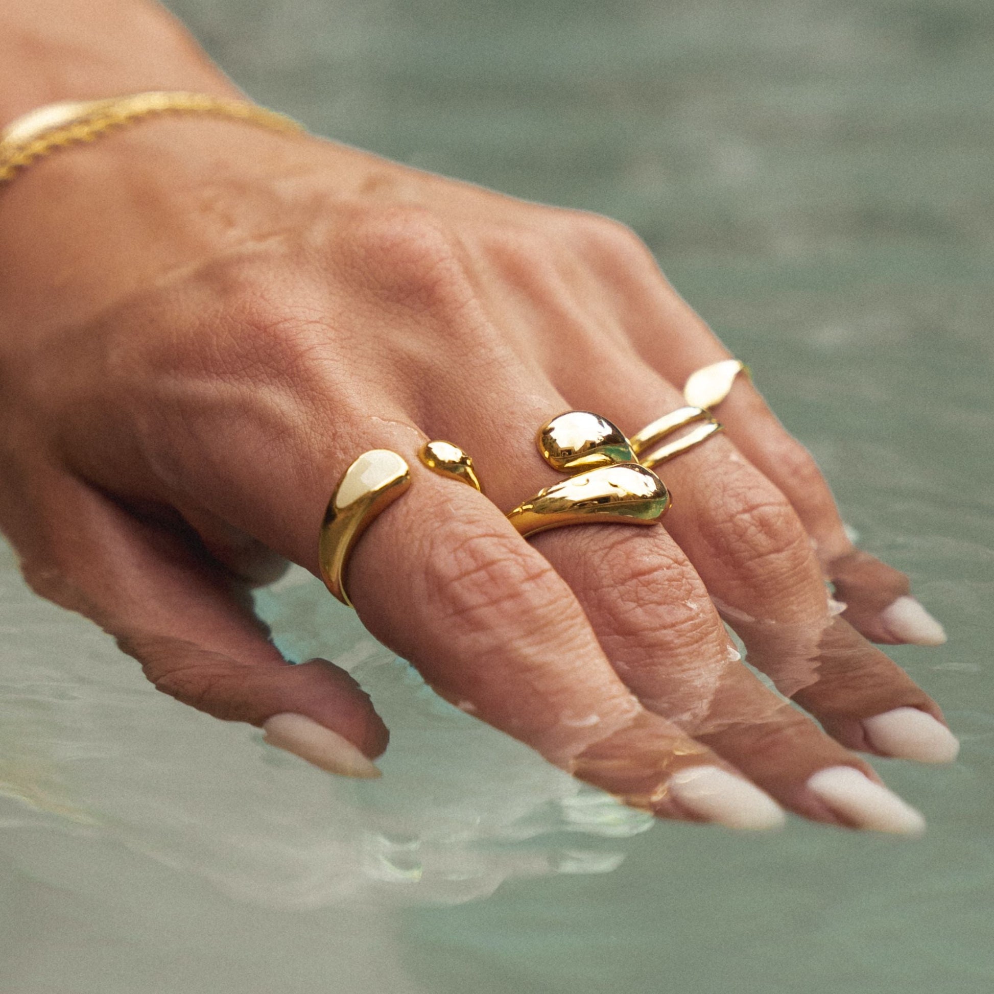 Double Twist Ring - summerproof