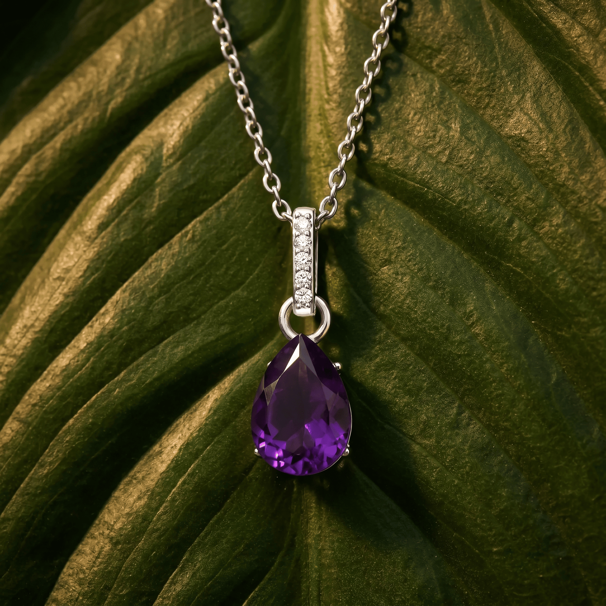 Amethyst Necklace Sway silver on flower detail