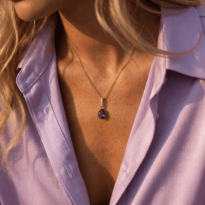 Amethyst Necklace Sway yellow gold on pomegranate